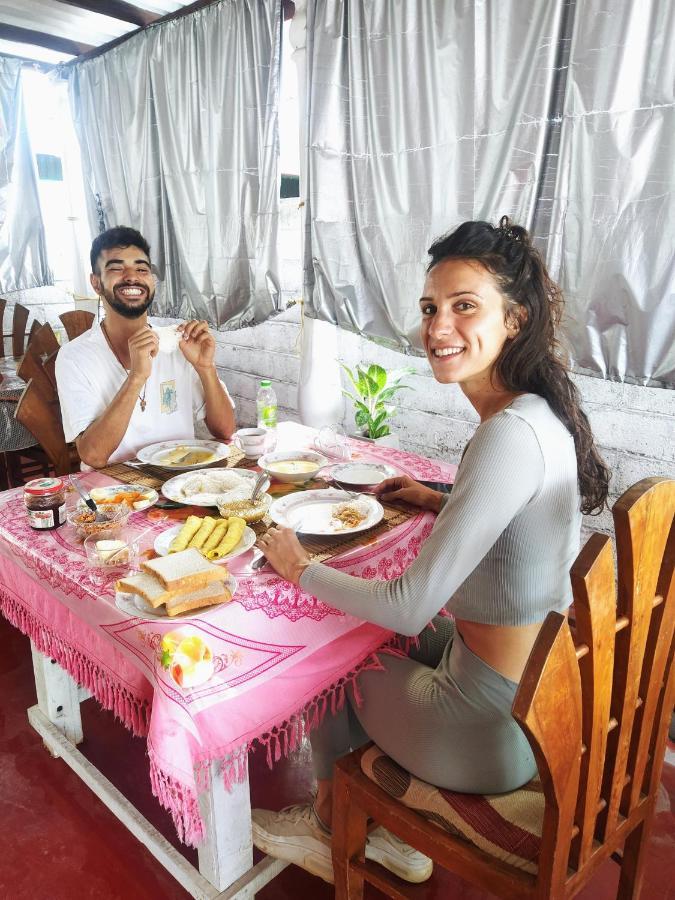 Gloriya Mathews Hotel Negombo Bagian luar foto