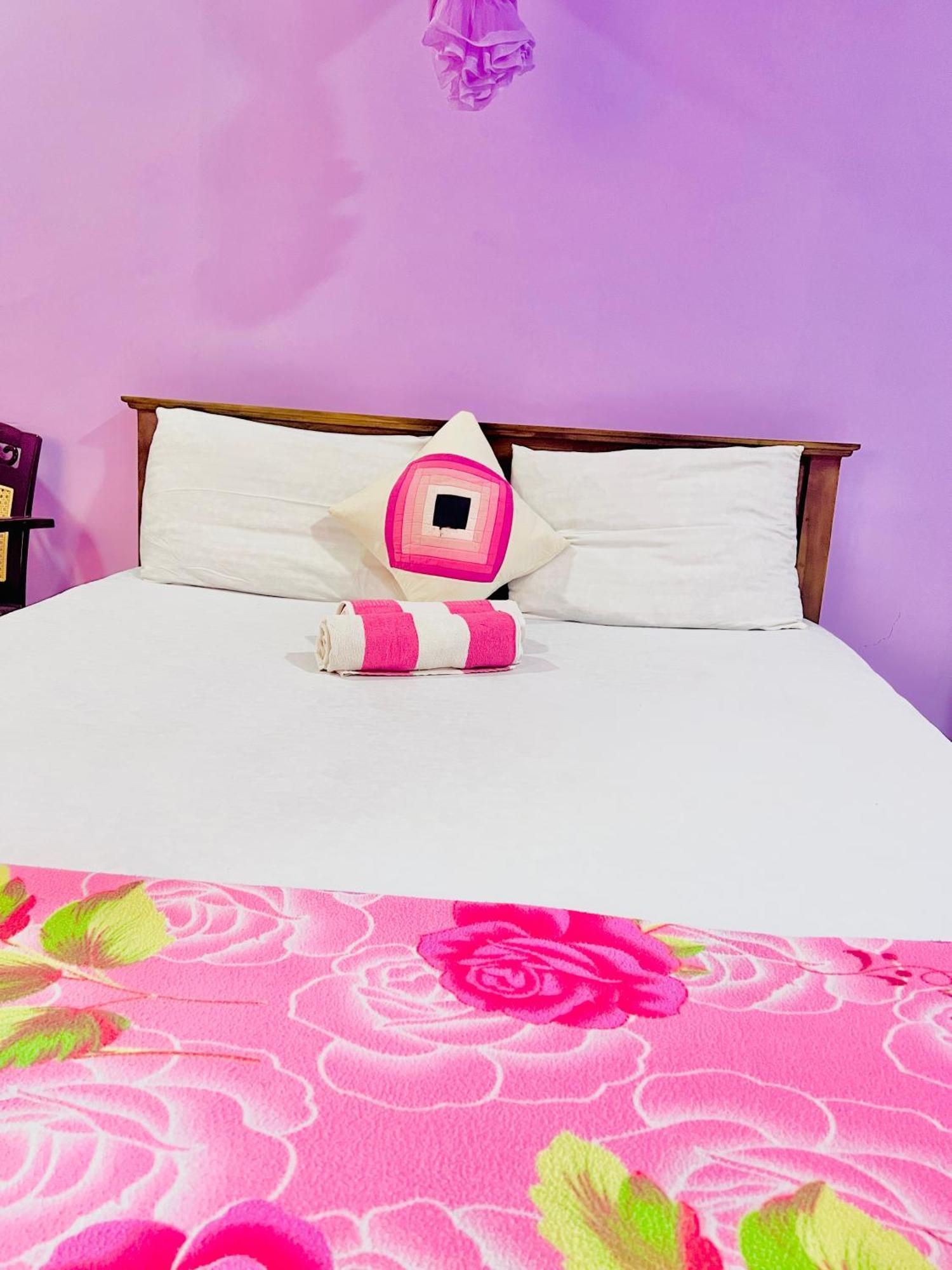 Gloriya Mathews Hotel Negombo Bagian luar foto