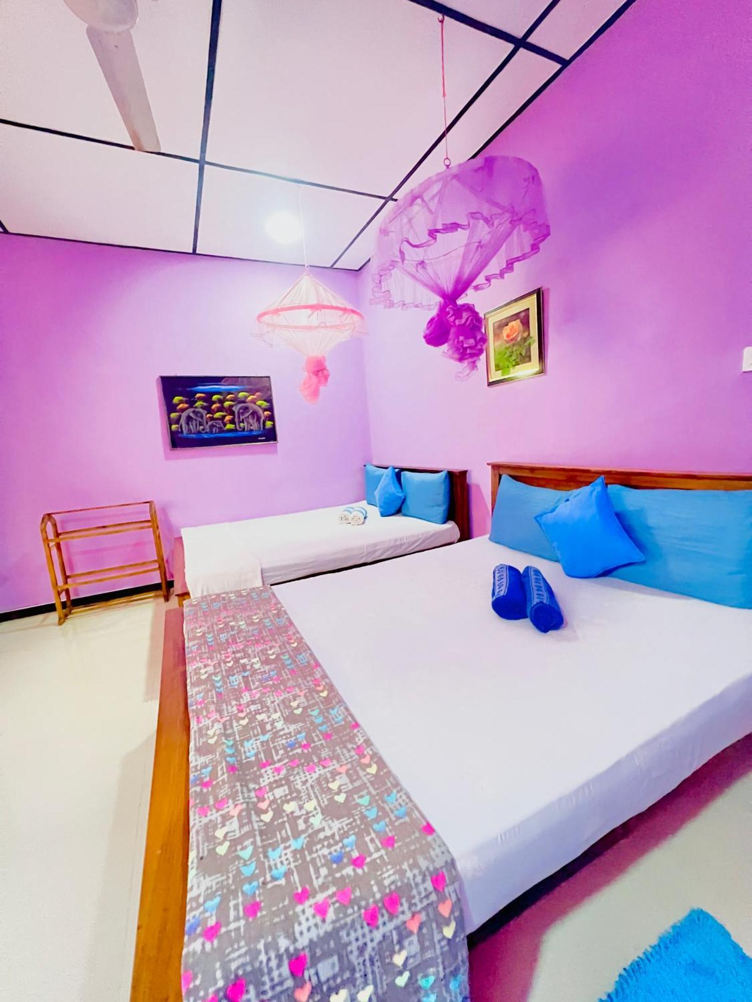 Gloriya Mathews Hotel Negombo Bagian luar foto
