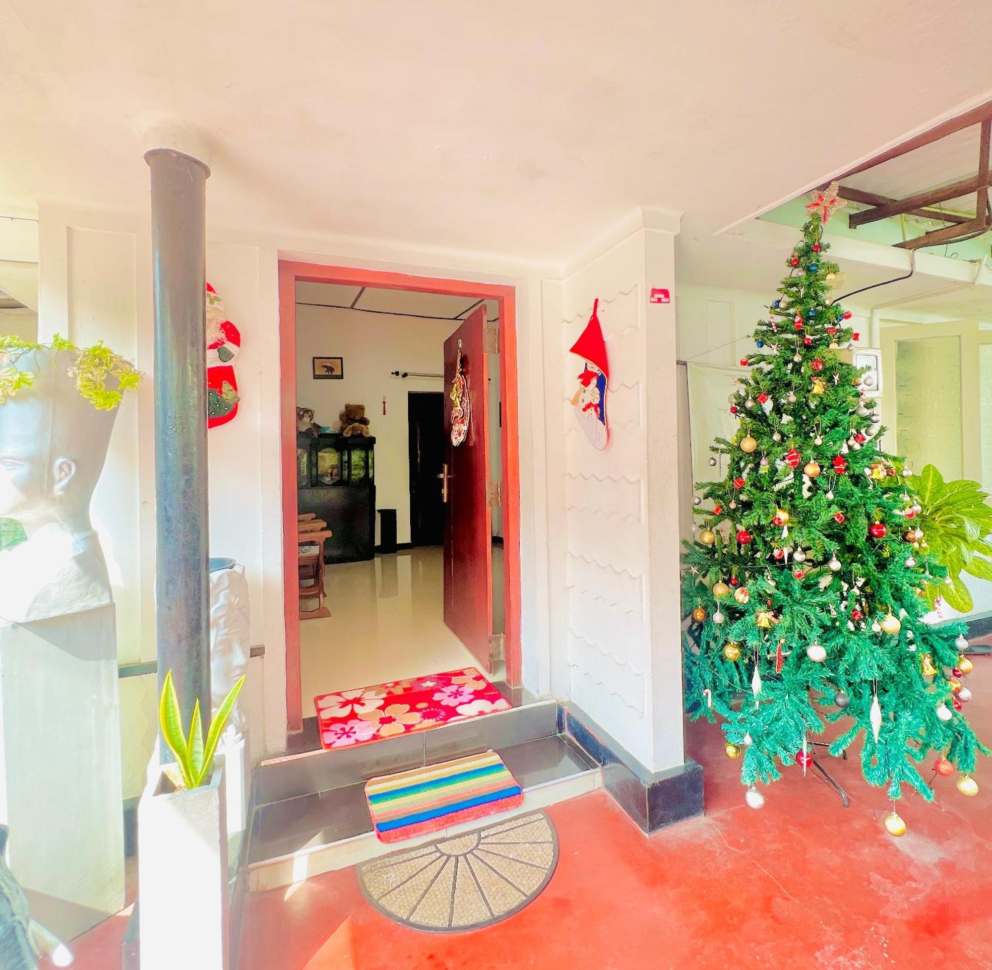 Gloriya Mathews Hotel Negombo Bagian luar foto