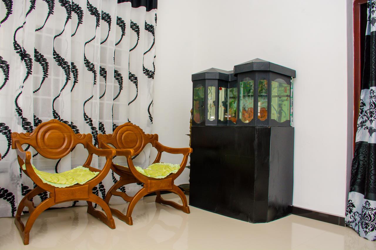Gloriya Mathews Hotel Negombo Bagian luar foto