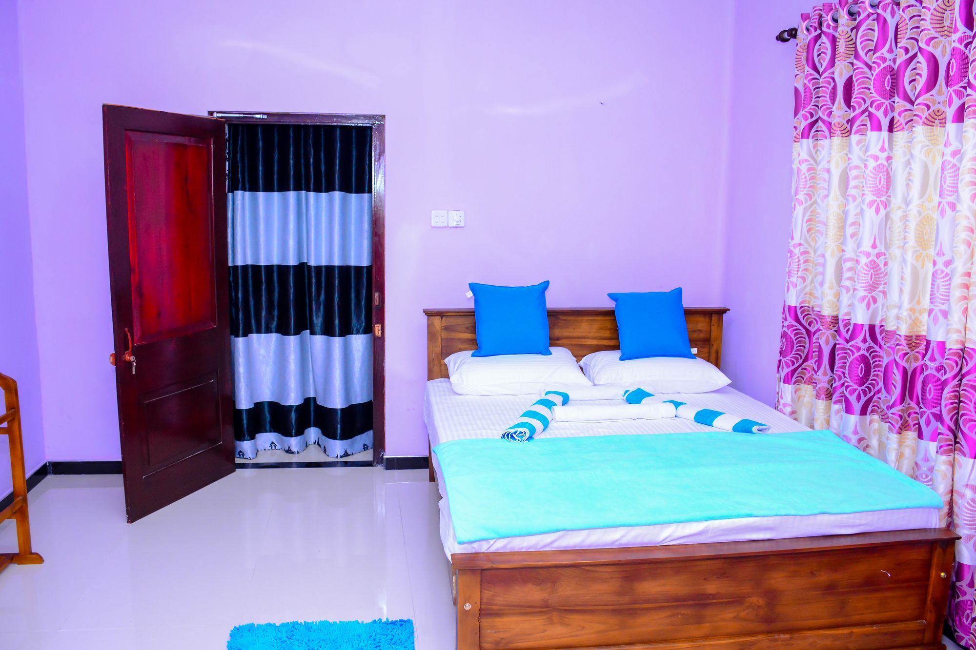 Gloriya Mathews Hotel Negombo Bagian luar foto